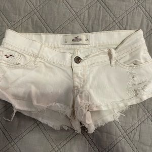 Abercrombie & Fitch shorts.  juniors / women’s shorts.  Size 25 (1). White.